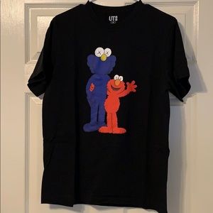 UniqloxKawsxSesame Street t shirt